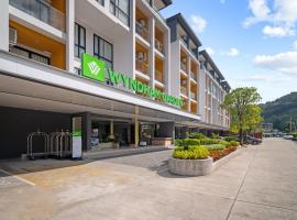 Modern 1506 Condo in Wyndham Gardens on the beach, hotel in Nai Thon Beach