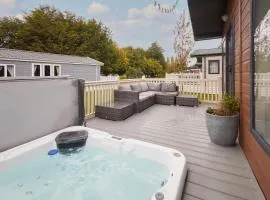 Bluebell Lodge with Hot Tub