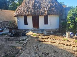 Cabañas Los Gallitos Ecolodge 3, hotel i Sacalum
