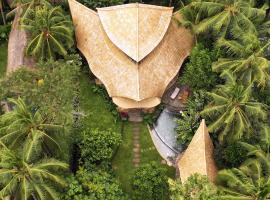 Cacao House Eco-Luxury Family Home by IBUKU near Green School Bali, ξενοδοχείο σε Bringkit