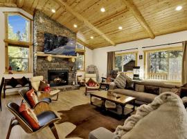 Whispering Pines Big Bear Lake - Ultra-Modern Luxury Log Cabin Retreat - Hot Tub, luxury hotel in Big Bear Lake
