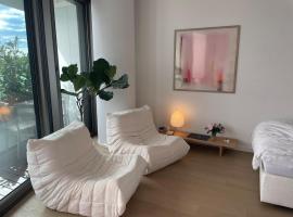 Wellness Oase an der Donau in Wien, beach hotel in Vienna