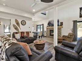 Golden Bear at Shay Meadows~ Relaxing Equestrian Estate w/ Hot Tub + Foosball, hotel v destinaci Woodlands