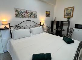 Affittacamere LA CASA DI GIADA a 5 minuti dal centro di Imola - parcheggio privato per furgoni, auto, moto，位于伊莫拉的酒店