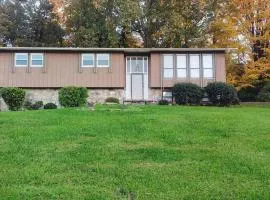 Family-Friendly 3BR Home in Prime Knoxville Location