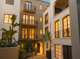 Luxury Condos I Parroquia View & Rooftop Jacuzzi I Paseo del Centro Condominio Boutique, hotel in San Miguel de Allende
