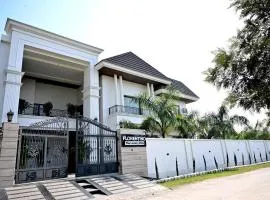 FLORENTINO The Luxury Villa