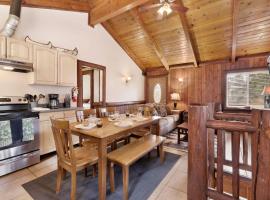 Bear Tracks Ski Haus Retreat- Hot Tub- Pool Table, hotel din Big Bear Lake