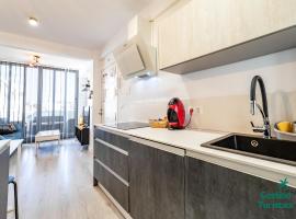 &Aacute;tico centro Huelva con parking, hotel con estacionamiento en Huelva