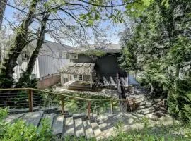 Luxury Seattle Retreat Near Stadiums