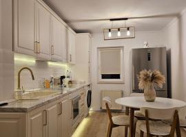 White Central Apartment, hotel a Bistriţa
