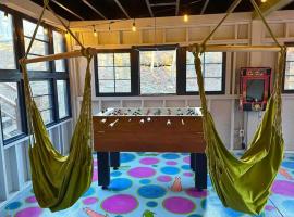 Waterfall Cottage, Hot Tub, Game Room, Fire Pit: Mentone şehrinde bir kul&uuml;be