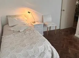 Descanso en barrio jardín Carrasco