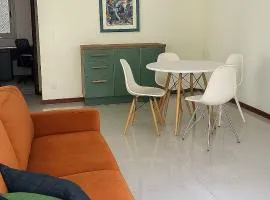 Apto aconchegante, central, prox ao carrefour