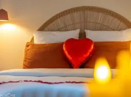 La Cadurcienne "Love room" jacuzzi & pièce secrète Cahors centre historique
