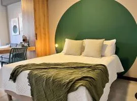 104 Y 107 Estudio primer piso con escritorio