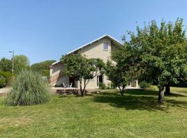 Les Gîtes des Artisans maison calme et spacieuse pour 15 personnes, Hotel in Avanne