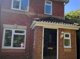 Spacious 3 Bed home situated in a beautiful area - SLEEPS 8