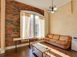 Pet-Friendly Studio in Historic Dtwn Marshall!, hotel in Marshall