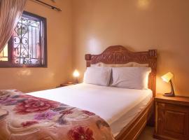 Tekrour- la case des hotes-Chambre privée avec piscine et terrasse, ξενοδοχείο σε Mbour