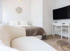 The Mini Minimalist Free Parking، فندق في Pully