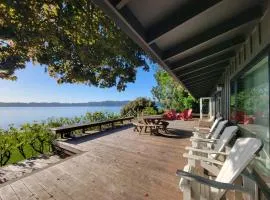 Enetai Beach House with dock and Hot Tub