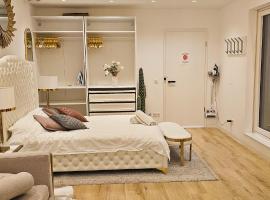 UG Neubau - Pool Gym Sauna extra buchbar, Hotel in München