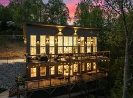 LUXE, Breathtaking Mountain Views, Hot Tub, Fire Pit, Fire Pit Table, Pool Table, 2 Living rooms, Universal EV Station