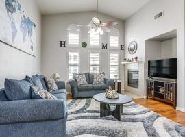 Extended-Stay Ready! Elk Grove Unit with Pool Access, hotel in Elk Grove