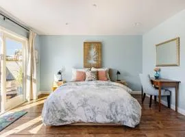 Cozy Guesthouse by Universal Studios