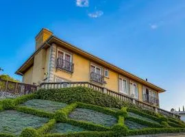 Vista Villa – Poolside Elegance with Views