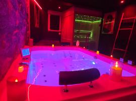 La Cachette Secrète - Maison romantique avec Balnéo et Sauna Privatif à Caen en Normandie, hotel in Caen