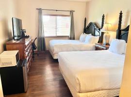 Comfortable Double Queen Suite Near Park City & Ballerina Farms #1055, hotel v destinaci Mound City