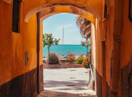 Almarea Beach - Essenza del mare, calore di casa, hotel in Imperia