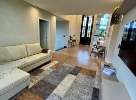 Ninho Verde 2 casa nova com piscina e Jacuzzi, hotel em Pardinho