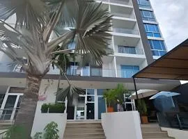 Loft acogedor con vista, piscina y balcón