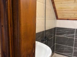 شاليه وكوخ البركه Albarakah chalets, hotel v destinaci Ajloun