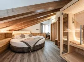 Suite Illuminata con piccolo centro wellness