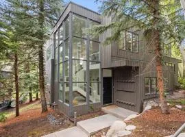 Meadow Mountain Vista Boutique Aprs-ski Chalet