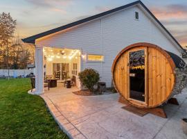 Relaxing Sauna Retreat Fire Pit and Swing Set, hotel i Kuna