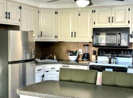 Litchfield Retreat, Wineries, Foliage & Skiing, khách sạn ở Torrington