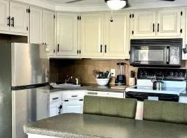 Litchfield Retreat, Wineries, Foliage & Skiing