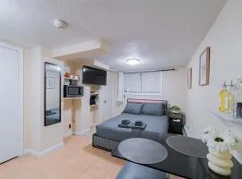 Cozy Basement - Steps to Longwood and MassArt - 3Min Walk to T