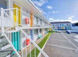 Waves Motel and Apartments formerly Comfort Inn International，位于沃纳姆堡的酒店