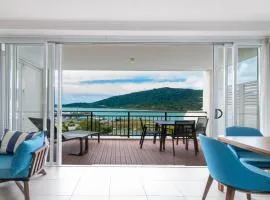 Port Views On Airlie Premier