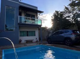 Casa de Verão, 04 quartos todos com ar condicionado, 03 banheiros, churrasqueira e piscina para relaxar, hotel i Pirapora