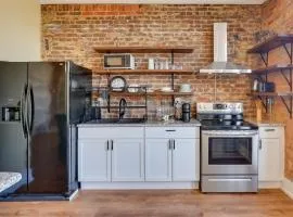 Shop, Dine and Unwind at Historic Dtwn Marshall Apt