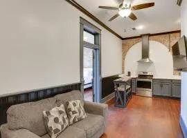 Walk to Museums! Historic Downtown Marshall Apt