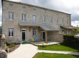 Gîte familial en pleine nature avec cour privée, Wi-Fi et proche randonnées à Le Mas-de-Tence - FR-1-582-132