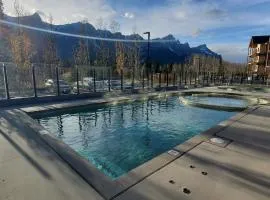 3 Bedroom with Heated Outdoor Pool and Hottub!